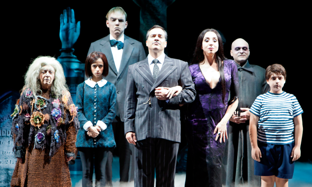 Musical ‘A Família Addams’ anuncia abertura da venda de ingressos