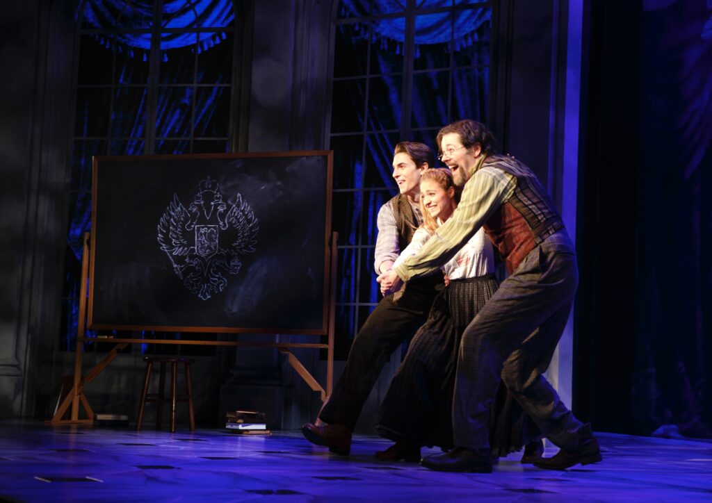 BM ENTREVISTA: TIAGO ABRAVANEL VIVE ‘VLAD’ NA VERSÃO BRASILEIRA DE ANASTASIA